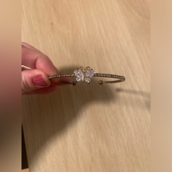 ADJUSTABLE BUTTERLY BRACELET - Picture 2 of 3